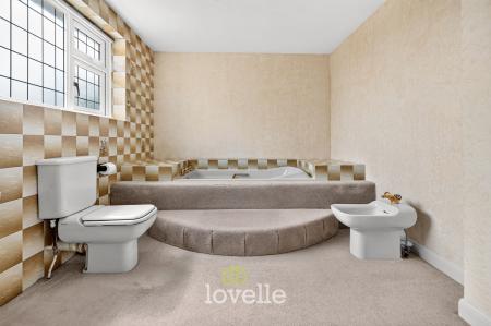 4 bedroom Detached house for sale in Tetney Lane, Holton-Le-Clay, DN36