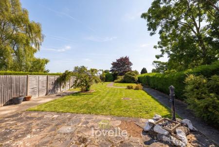 4 bedroom Detached house for sale in Tetney Lane, Holton-Le-Clay, DN36