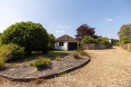 4 bedroom Detached house for sale in Tetney Lane, Holton-Le-Clay, DN36
