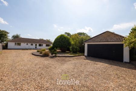 4 bedroom Detached house for sale in Tetney Lane, Holton-Le-Clay, DN36