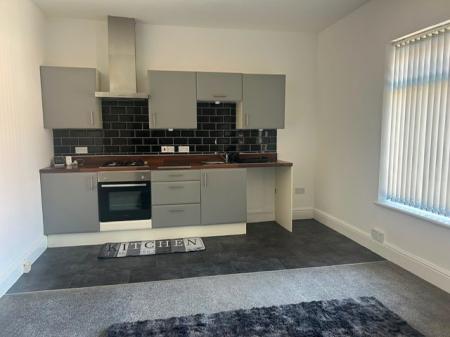 2 bedroom Flat to let in Algernon Street, Grimsby, DN32
