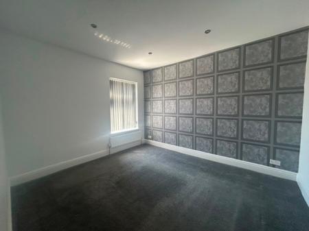 2 bedroom Flat to let in Algernon Street, Grimsby, DN32