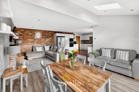 5 bedroom Detached house for sale in Great Coates Road, Grimsby, DN34