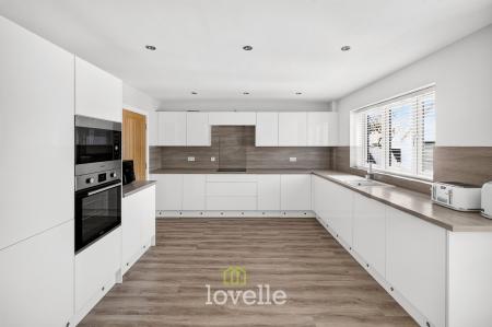 5 bedroom Detached house for sale in Great Coates Road, Grimsby, DN34