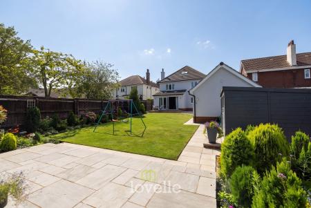 5 bedroom Detached house for sale in Great Coates Road, Grimsby, DN34