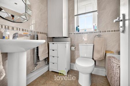 4 bedroom Semi-detached house for sale in Willoughby Grove, Grimsby, DN34