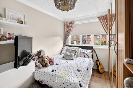 4 bedroom Semi-detached house for sale in Willoughby Grove, Grimsby, DN34