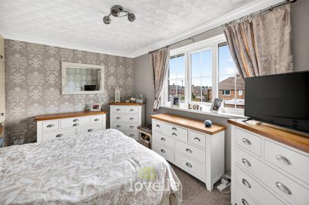 4 bedroom Semi-detached house for sale in Willoughby Grove, Grimsby, DN34