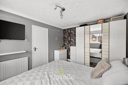 4 bedroom Semi-detached house for sale in Willoughby Grove, Grimsby, DN34
