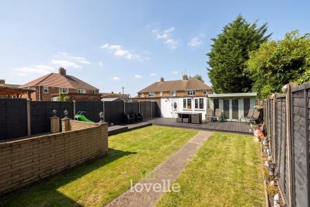 4 bedroom Semi-detached house for sale in Willoughby Grove, Grimsby, DN34