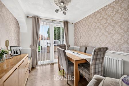 4 bedroom Semi-detached house for sale in Willoughby Grove, Grimsby, DN34