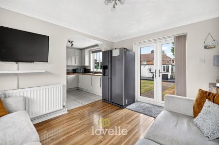 4 bedroom Semi-detached house for sale in Willoughby Grove, Grimsby, DN34