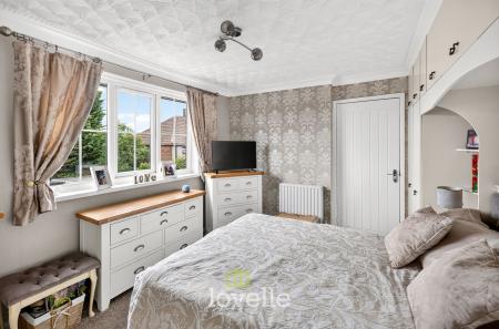 4 bedroom Semi-detached house for sale in Willoughby Grove, Grimsby, DN34