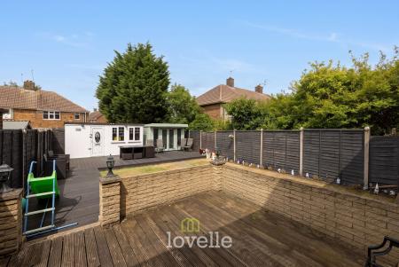 4 bedroom Semi-detached house for sale in Willoughby Grove, Grimsby, DN34