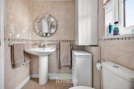 4 bedroom Semi-detached house for sale in Willoughby Grove, Grimsby, DN34