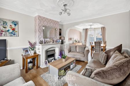 4 bedroom Semi-detached house for sale in Willoughby Grove, Grimsby, DN34