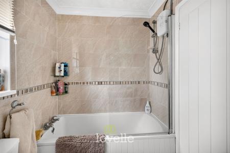 4 bedroom Semi-detached house for sale in Willoughby Grove, Grimsby, DN34