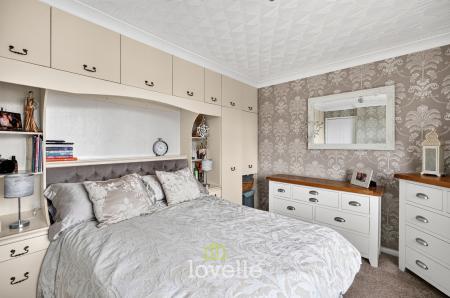 4 bedroom Semi-detached house for sale in Willoughby Grove, Grimsby, DN34