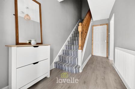 5 bedroom Semi-detached house for sale in St. Nicholas Drive, Grimsby, DN37
