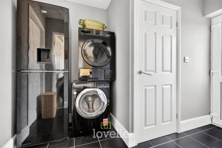 5 bedroom Semi-detached house for sale in St. Nicholas Drive, Grimsby, DN37