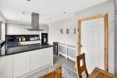 5 bedroom Semi-detached house for sale in St. Nicholas Drive, Grimsby, DN37