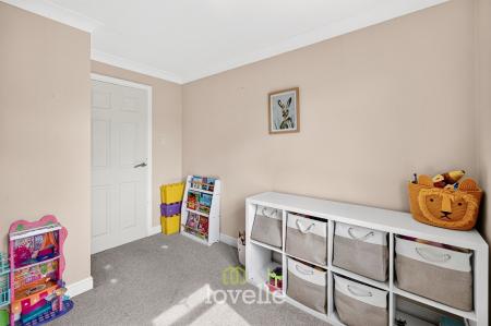 5 bedroom Semi-detached house for sale in St. Nicholas Drive, Grimsby, DN37