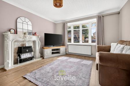 5 bedroom Semi-detached house for sale in St. Nicholas Drive, Grimsby, DN37