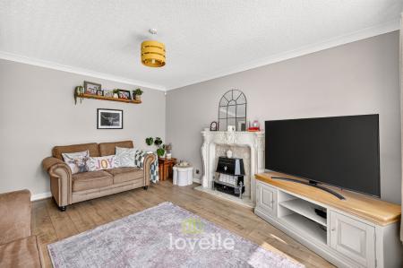 5 bedroom Semi-detached house for sale in St. Nicholas Drive, Grimsby, DN37