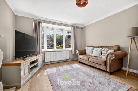 5 bedroom Semi-detached house for sale in St. Nicholas Drive, Grimsby, DN37
