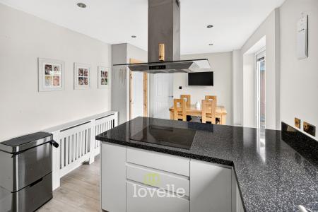 5 bedroom Semi-detached house for sale in St. Nicholas Drive, Grimsby, DN37