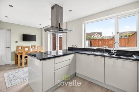 5 bedroom Semi-detached house for sale in St. Nicholas Drive, Grimsby, DN37