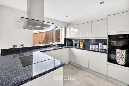 5 bedroom Semi-detached house for sale in St. Nicholas Drive, Grimsby, DN37