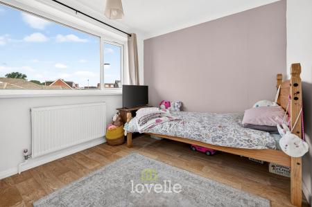 5 bedroom Semi-detached house for sale in St. Nicholas Drive, Grimsby, DN37