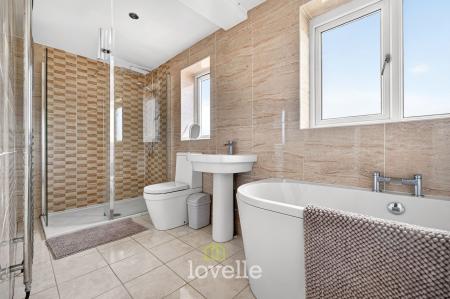 5 bedroom Semi-detached house for sale in St. Nicholas Drive, Grimsby, DN37