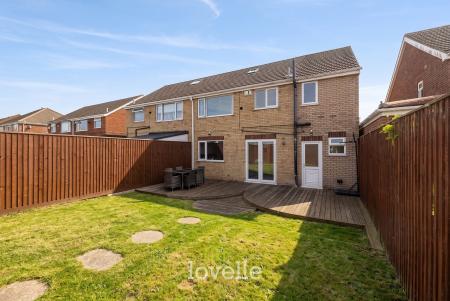 5 bedroom Semi-detached house for sale in St. Nicholas Drive, Grimsby, DN37