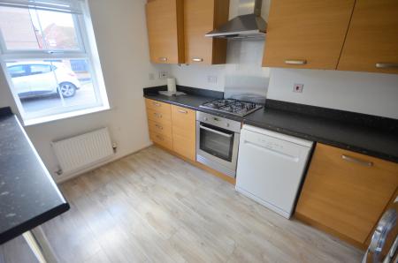 3 bedroom Semi-detached house to let in Hornbeam Drive, Healing, DN41
