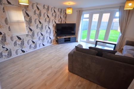 3 bedroom Semi-detached house to let in Hornbeam Drive, Healing, DN41
