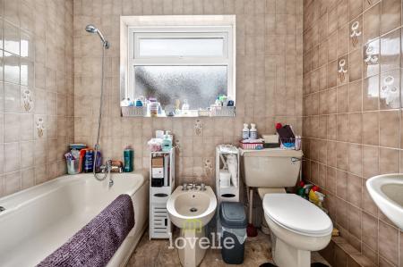 4 bedroom Detached house for sale in Carmen Crescent, Holton-Le-Clay, DN36