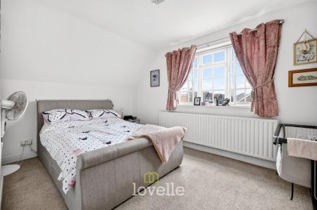4 bedroom Detached house for sale in Carmen Crescent, Holton-Le-Clay, DN36