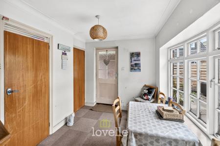 4 bedroom Detached house for sale in Carmen Crescent, Holton-Le-Clay, DN36