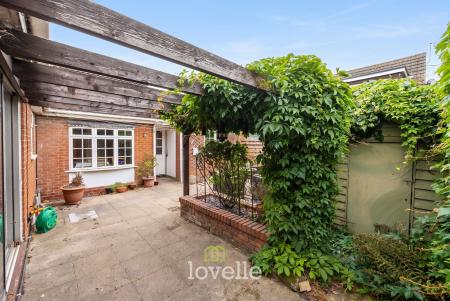 4 bedroom Detached house for sale in Carmen Crescent, Holton-Le-Clay, DN36