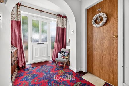 4 bedroom Detached house for sale in Carmen Crescent, Holton-Le-Clay, DN36