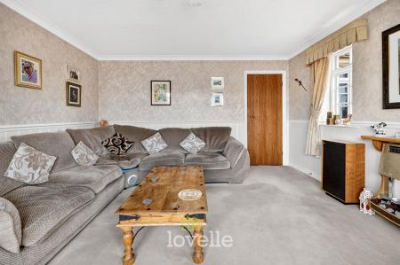 4 bedroom Detached house for sale in Carmen Crescent, Holton-Le-Clay, DN36