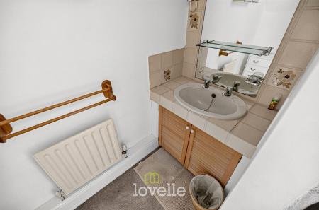 4 bedroom Detached house for sale in Carmen Crescent, Holton-Le-Clay, DN36