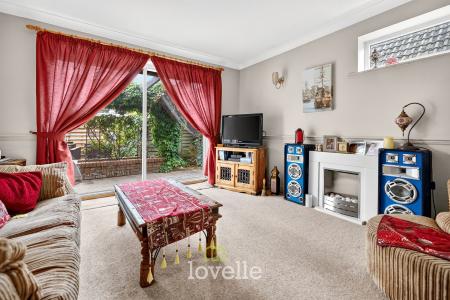 4 bedroom Detached house for sale in Carmen Crescent, Holton-Le-Clay, DN36