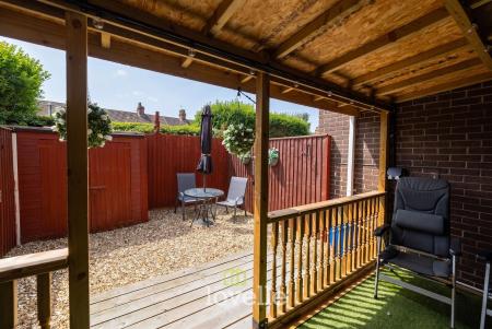 2 bedroom Terraced House for sale in Waterside Drive, Grimsby, DN31