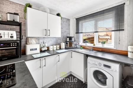2 bedroom Terraced House for sale in Waterside Drive, Grimsby, DN31