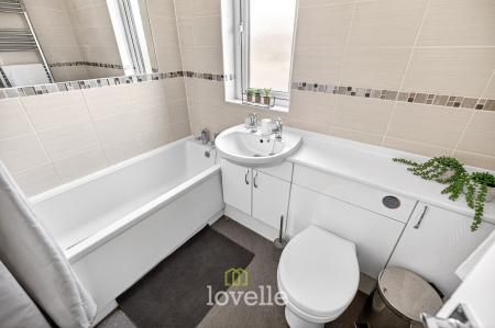 2 bedroom Terraced House for sale in Waterside Drive, Grimsby, DN31