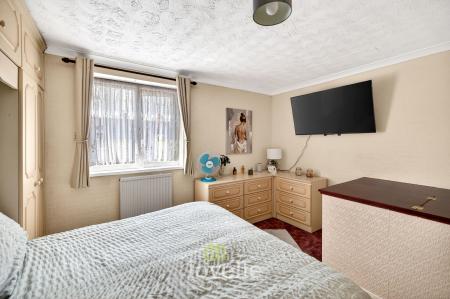 2 bedroom Terraced House for sale in Waterside Drive, Grimsby, DN31