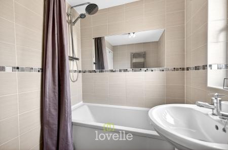 2 bedroom Terraced House for sale in Waterside Drive, Grimsby, DN31